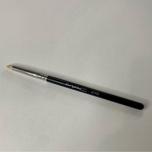 MAC Cosmetics #219 Brush